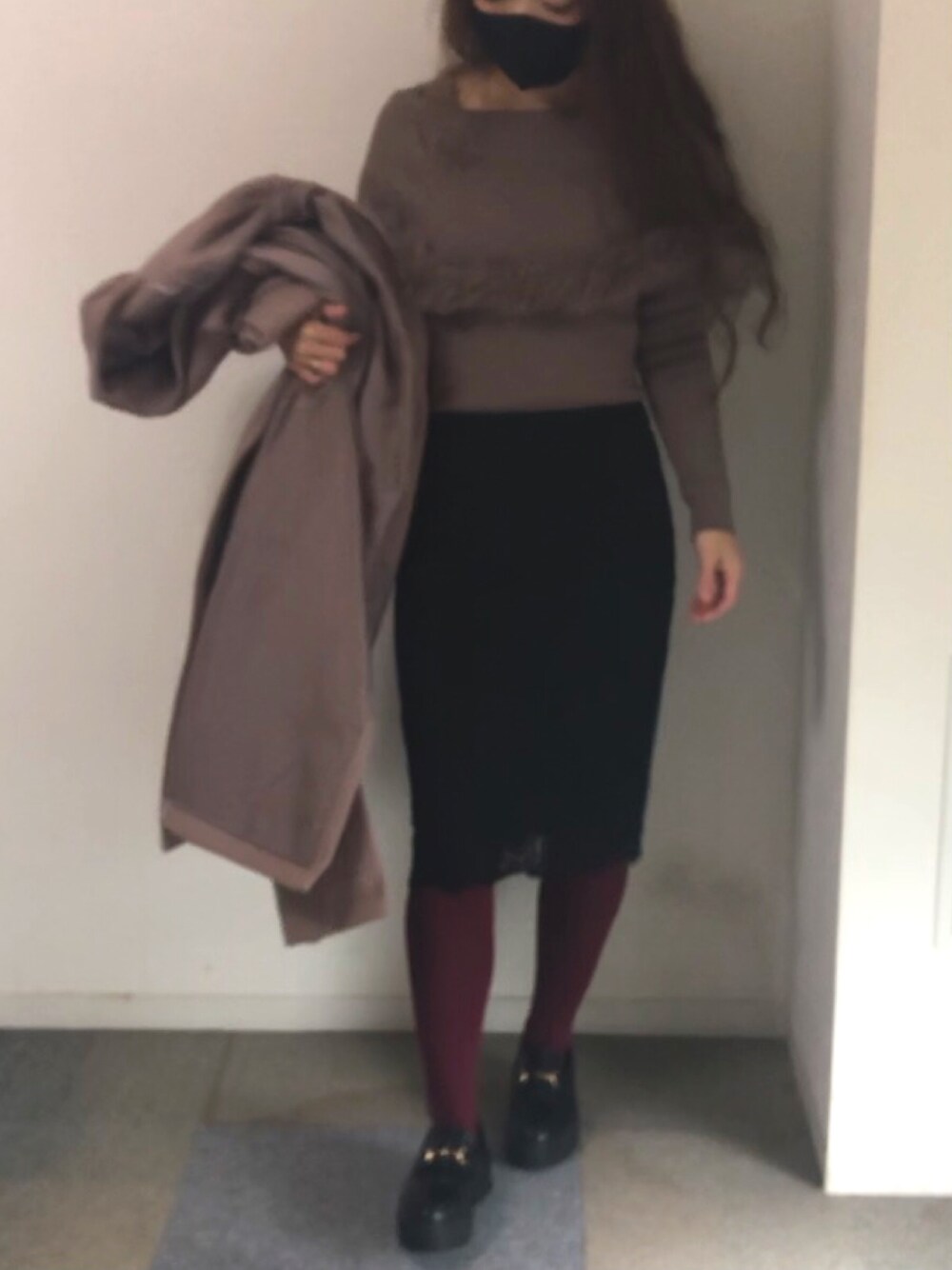 「オトナ女子、ケープニット、ノエラ、レース、タイトスカート、ノーカラーコート、ブラウン、きれいめコーディネート、お出かけコーデ、低身長、相互フォロー」｜「Shoes in Closetの厚底 ビットモチーフ 超軽量 ローファー《約4.5cmソール》1999（ローファー、ブラック系）」を使った、♡indigolovE♡さん（レディース・152cm）の秋コーディネートの1枚目の写真