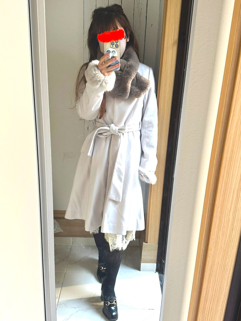 「猫耳、ホワイトコーデ、レース、低身長コーデ、大人コーデ、きれいめコーディネート、大人女子、アラフォー、30代コーデ、ママコーデ、今日のコーデ」｜「MISCH MASCHのアイテム（ノーカラーコート、シルバー系）」を使った、♡indigolovE♡さん（レディース・152cm）の冬コーディネートの1枚目の写真