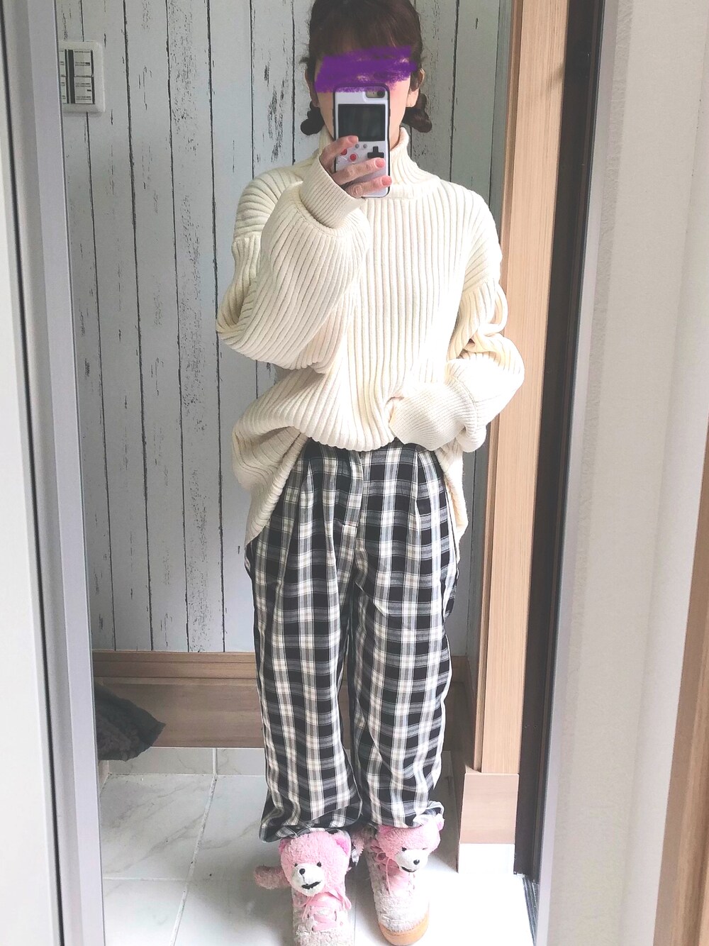 「冬コーデ、チェックパンツ、ニット、ディズニーシー、パンツスタイル、ゆったりコーデ、ゆるコーデ、ボリューム袖」｜「at12:03のストレートチェックパンツ（スラックス、その他）」を使った、♡indigolovE♡さん（レディース・152cm）の冬コーディネートの1枚目の写真