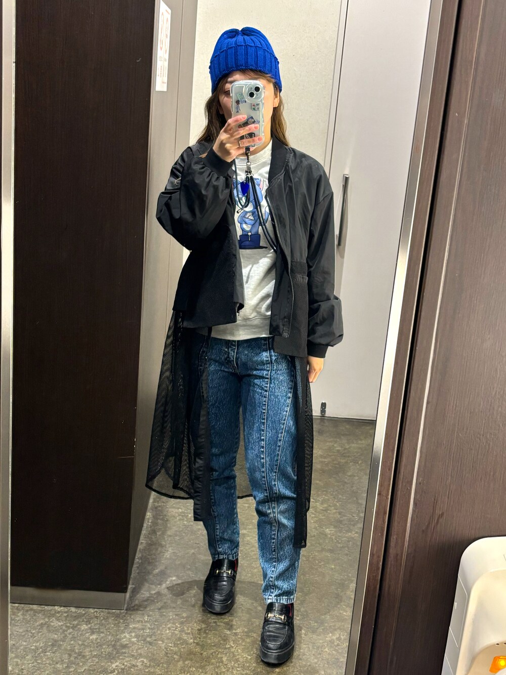 「indigolaEnd、メッシュ、トレーナー、デニム、デニムパンツ、パンツスタイル、古着MIX、ブルー、青、アラフォー、30代コーデ、ママコーデ、30代ママ」｜「indigo la Endのアイテム（スウェット、グレー系）」を使った、♡indigolovE♡さん（レディース・152cm）の秋コーディネートの1枚目の写真