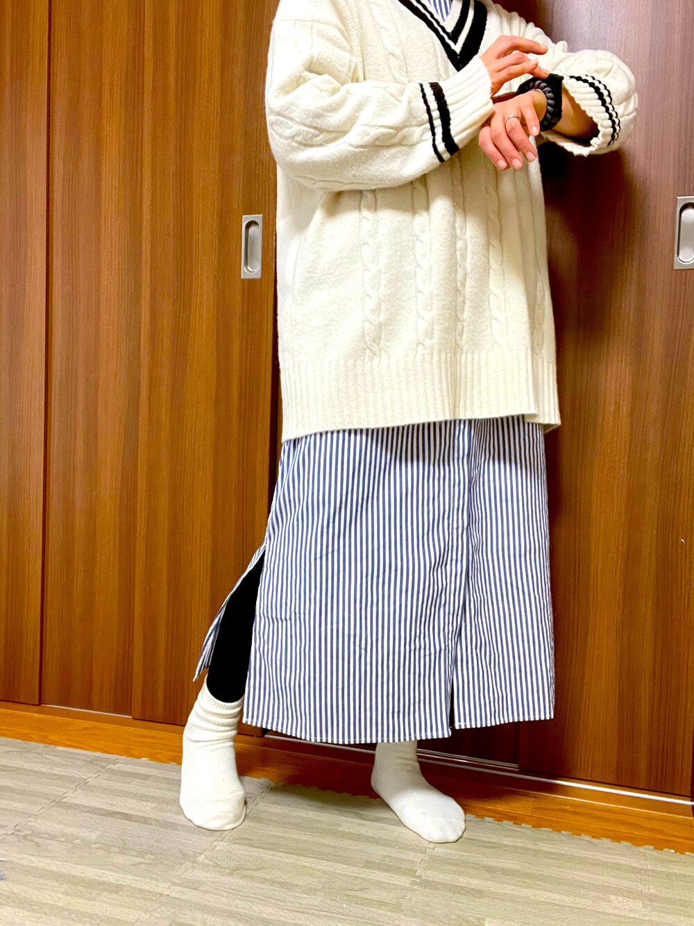 「Simpliciteのアイテム（シャツワンピース、ブルー系）」を使った、Tomomi  Kannoさん（レディース・161cm）の冬コーディネートの1枚目の写真