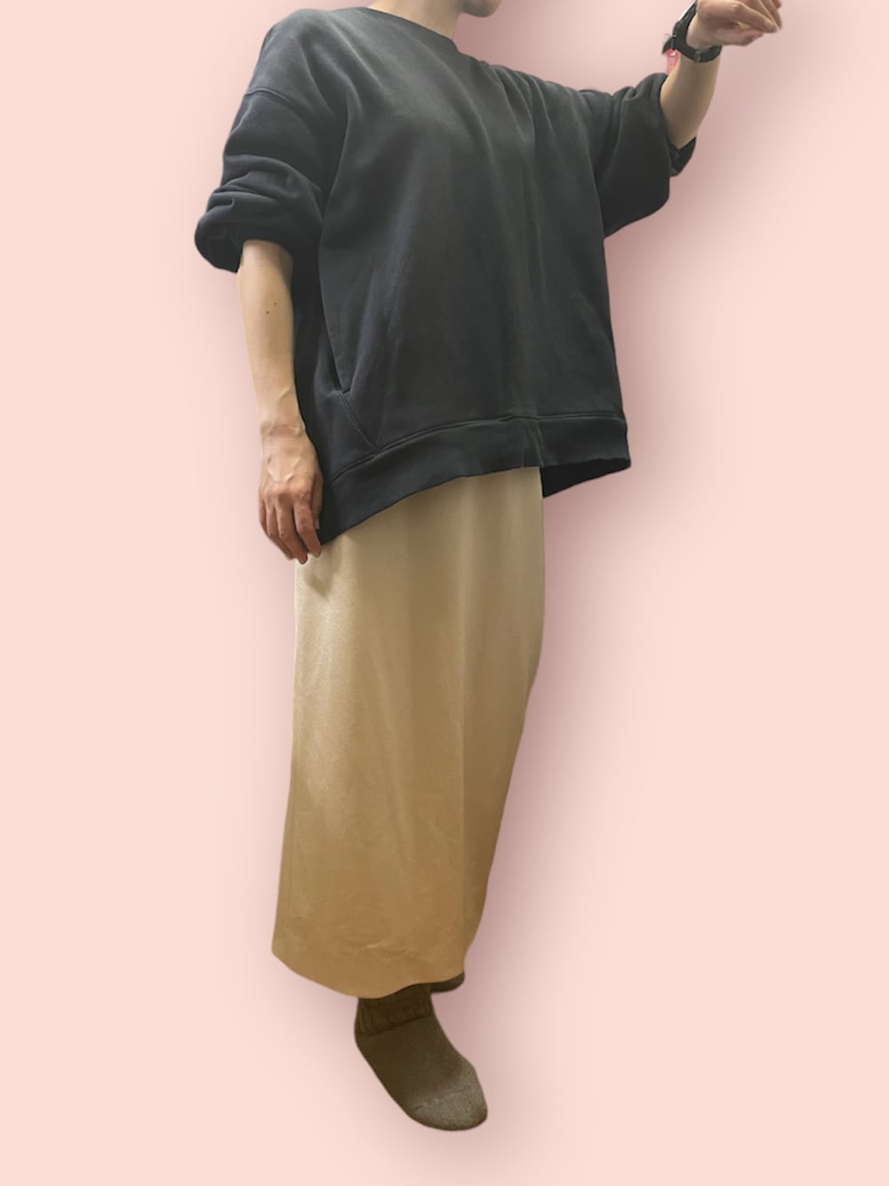 「GUのアイテム（スウェット、ブラック系）」を使った、Tomomi  Kannoさん（レディース・161cm）の春コーディネートの1枚目の写真