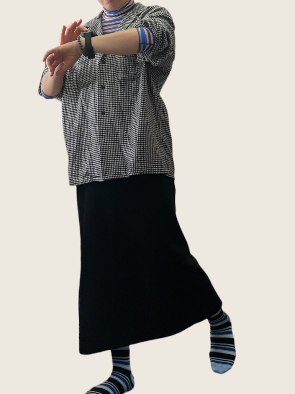 「ままコーデ」｜「UNIQLOのオーバーサイズフランネルオープンカラーシャツ（長袖）（シャツ/ブラウス、ホワイト系）」を使った、Tomomi  Kannoさん（レディース・161cm）の冬コーディネートの1枚目の写真