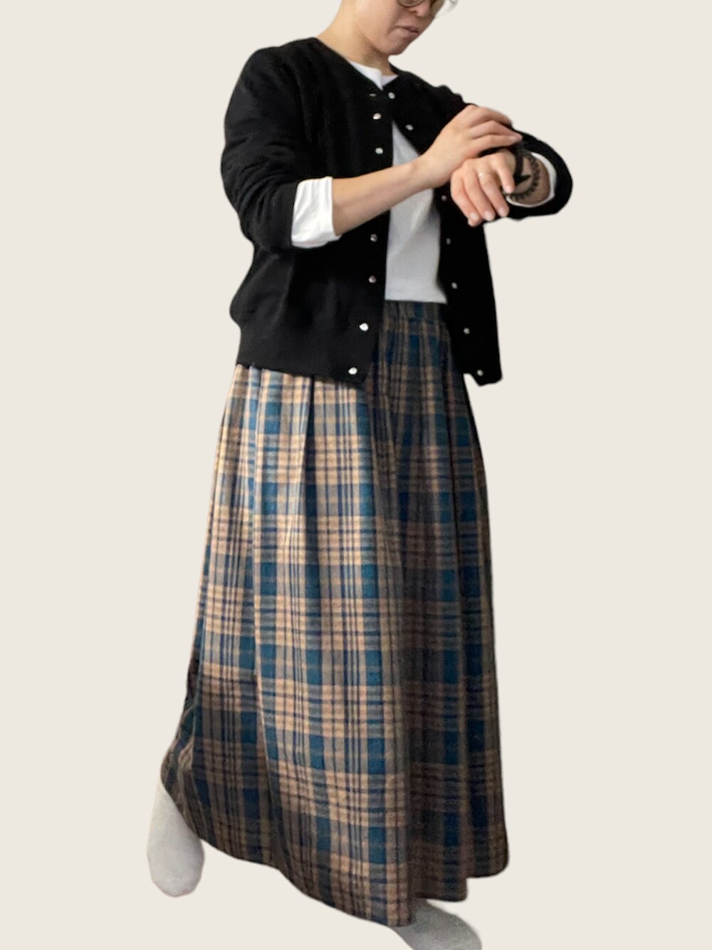 「SHOO・LA・RUEのアイテム（カーディガン/ボレロ、ブラック系）」を使った、Tomomi  Kannoさん（レディース・161cm）の冬コーディネートの1枚目の写真