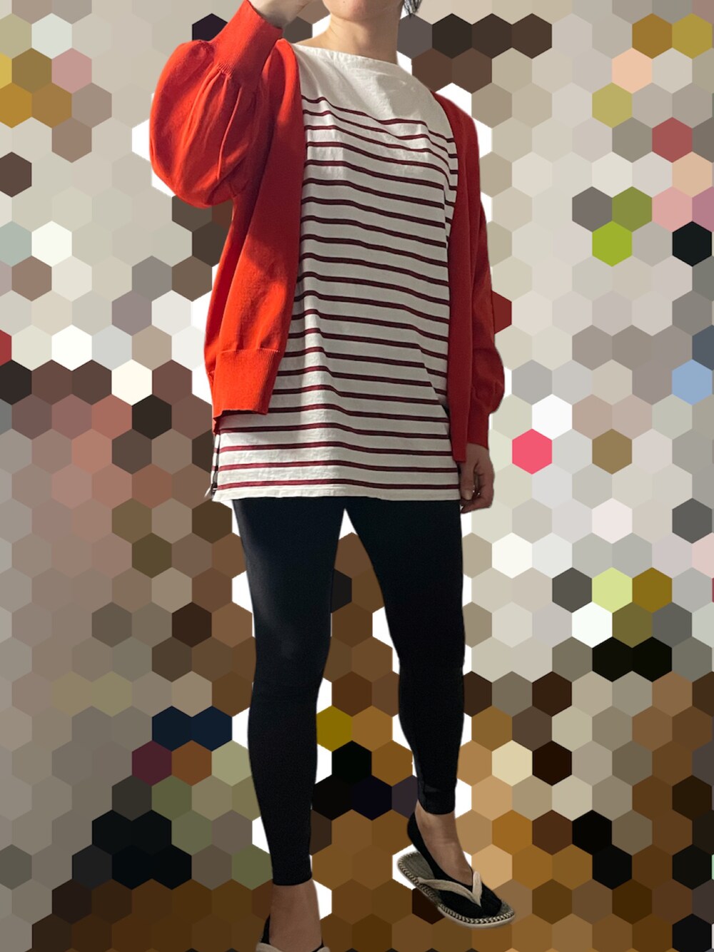 「UNIQLOのアイテム（その他パンツ、ブラック系）」を使った、Tomomi  Kannoさん（レディース・161cm）の春コーディネートの1枚目の写真