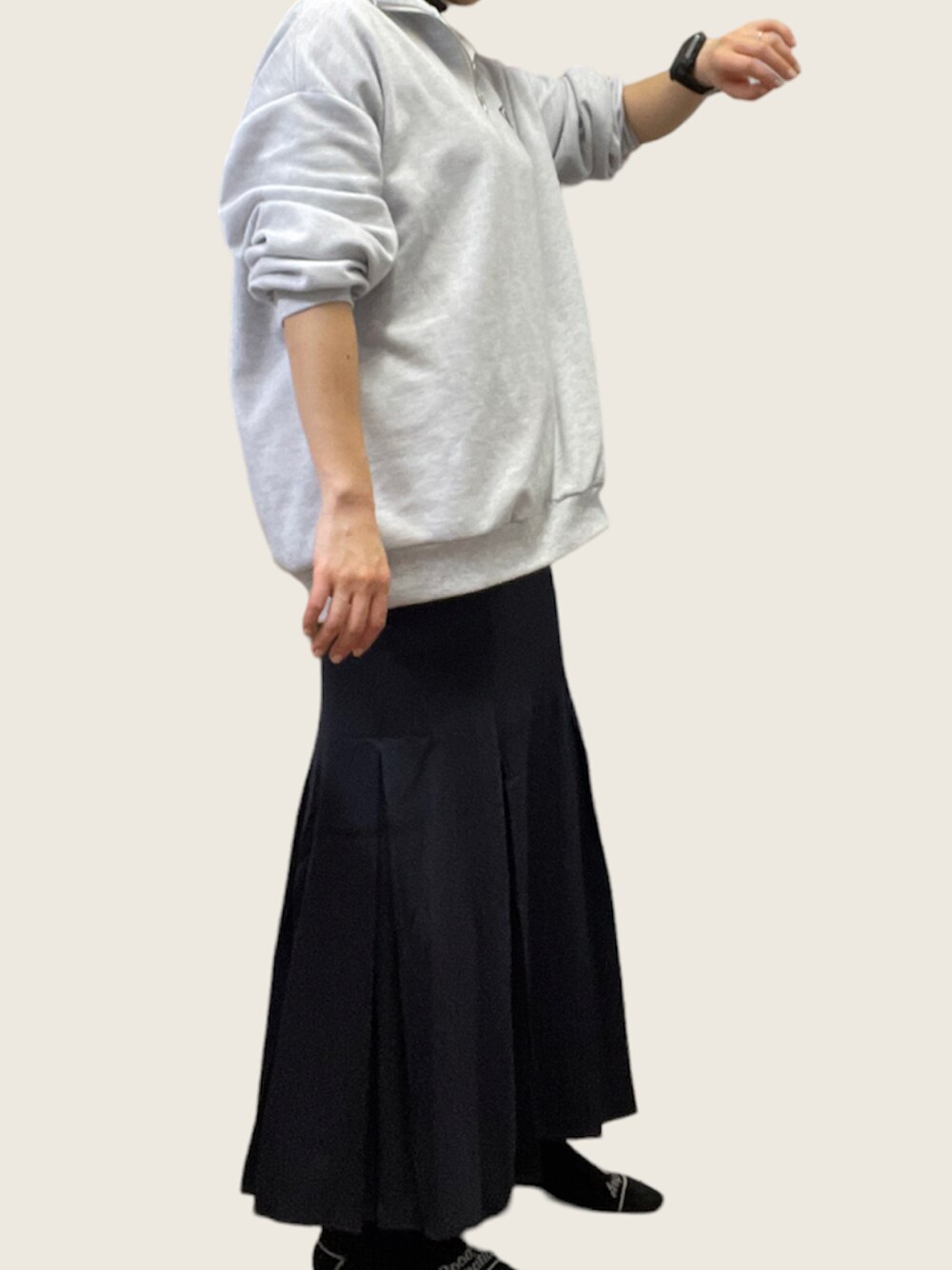 「しまむらのアイテム（スウェット、グレー系）」を使った、Tomomi  Kannoさん（レディース・161cm）の冬コーディネートの1枚目の写真