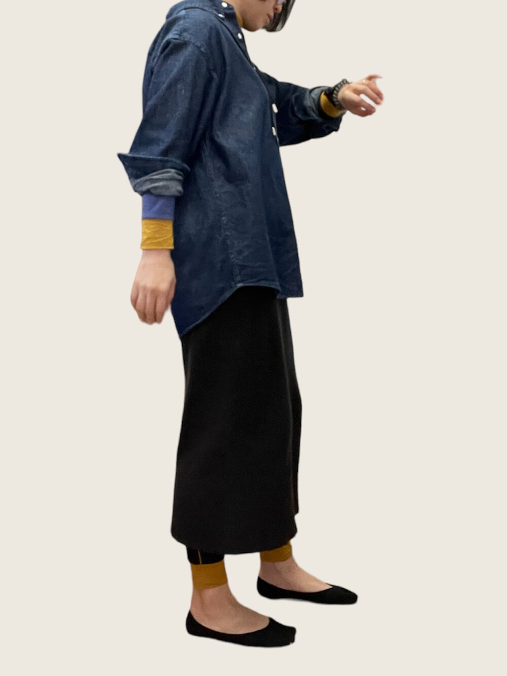 「毎日ママ」｜「GUのアイテム（シャツ/ブラウス、ブルー系）」を使った、Tomomi  Kannoさん（レディース・161cm）の冬コーディネートの1枚目の写真