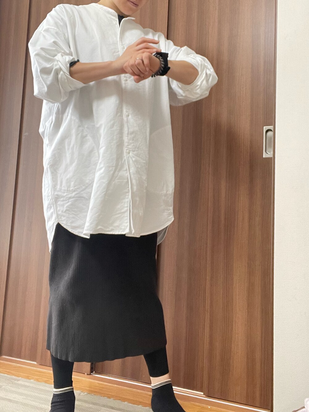 「無印良品のアイテム（シャツ/ブラウス、ホワイト系）」を使った、Tomomi  Kannoさん（レディース・161cm）の冬コーディネートの1枚目の写真