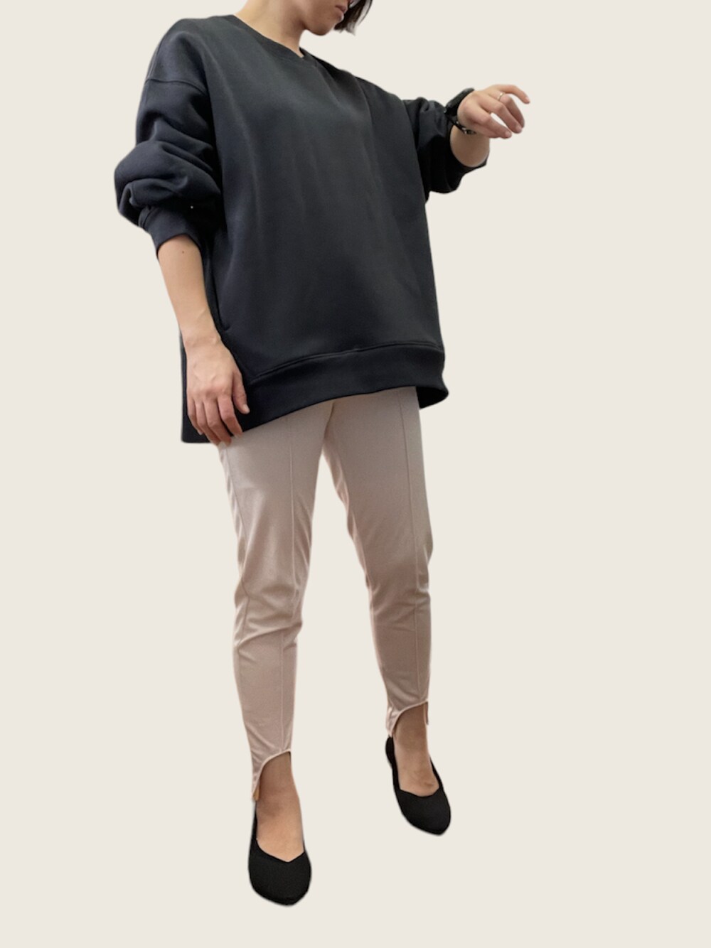 「ままコーデ」｜「GUのアイテム（スウェット、ブラック系）」を使った、Tomomi  Kannoさん（レディース・161cm）の冬コーディネートの1枚目の写真