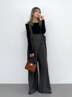 「アイテム（サロペット/オーバーオール、グレー系）」を使った、maiさん（レディース・161cm）の秋コーディネート