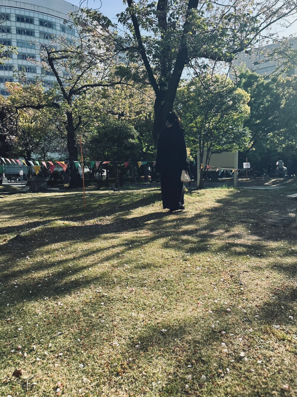 「大人カジュアル」｜「Libra Cueのアイテム（トレンチコート、ブラック系）」を使った、いちごちゃんさん（レディース・157cm）の春コーディネートの1枚目の写真