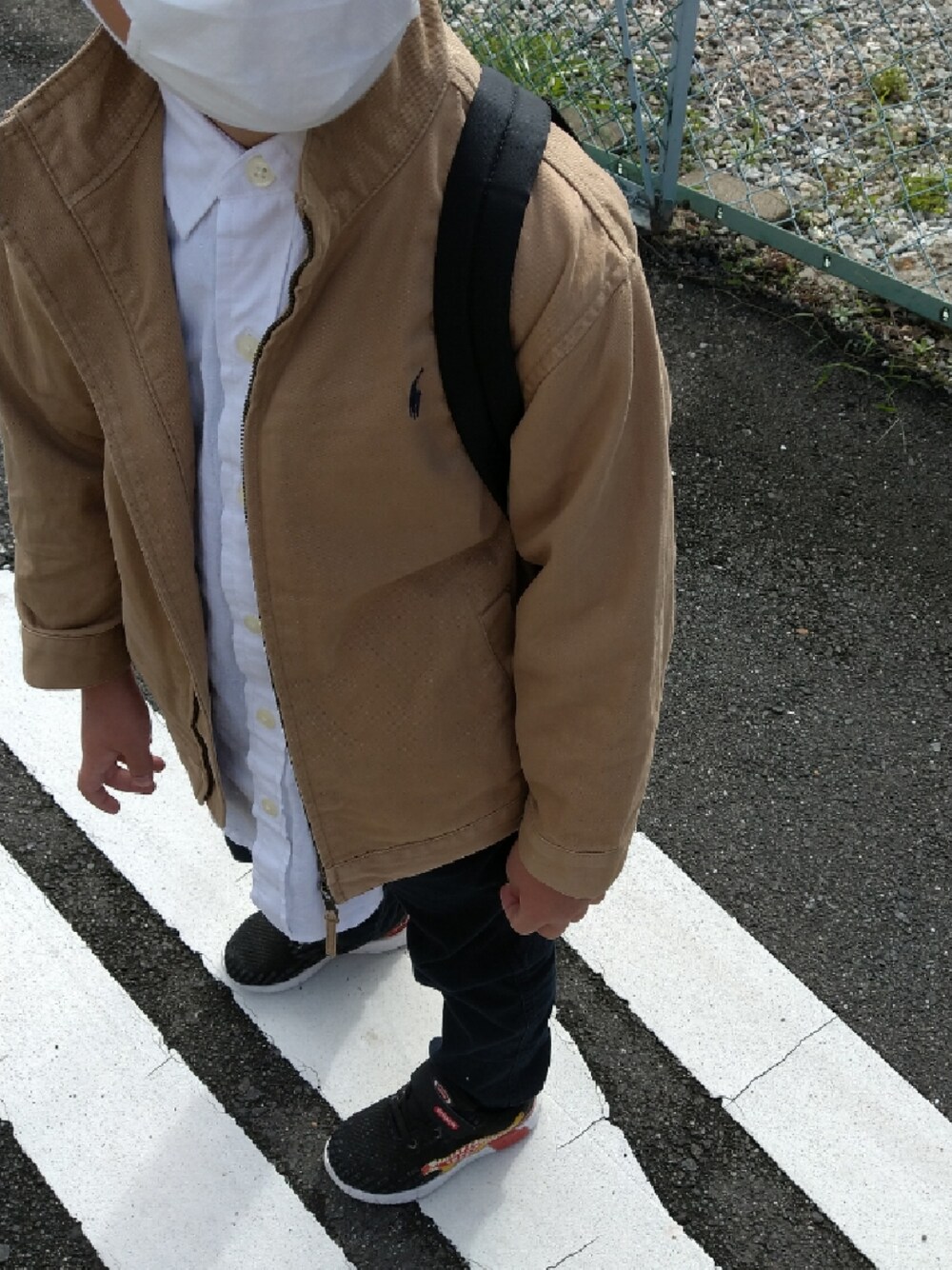 「RALPH LAURENのアイテム（ノーカラージャケット、ブラウン系）」を使った、ふくたろうさん（キッズ・100cm）の冬コーディネートの1枚目の写真