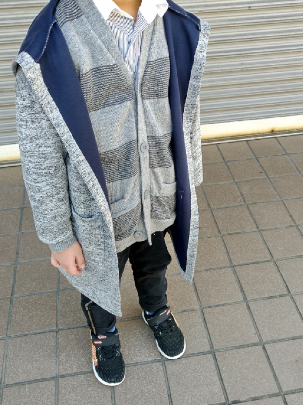 「BREEZEのアイテム（その他パンツ、ブラック系）」を使った、ふくたろうさん（キッズ・100cm）の冬コーディネートの1枚目の写真