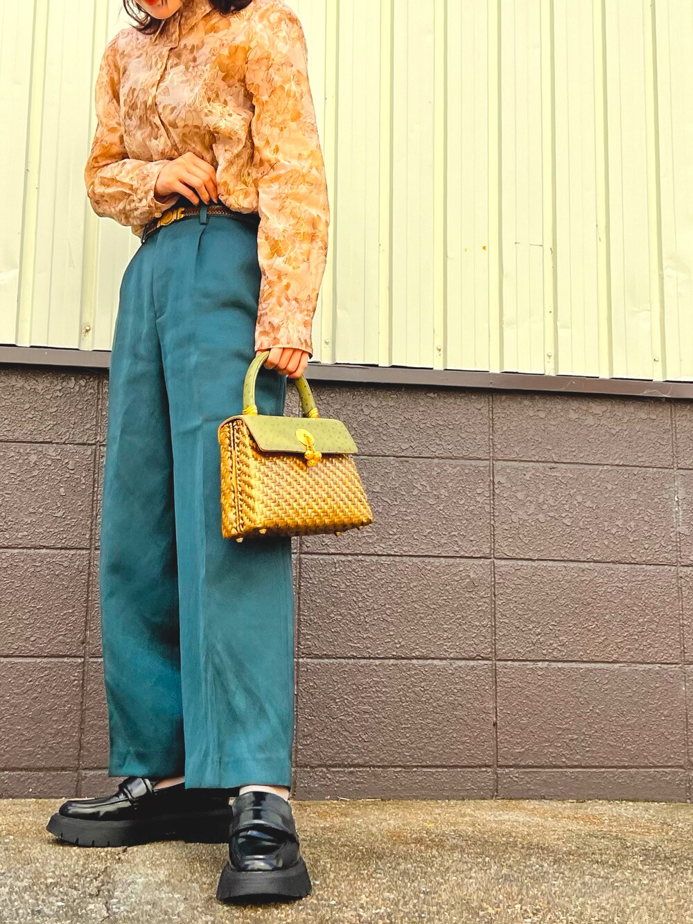 「デート服、大人コーデ、休日コーデ、お洒落さんとつながりたい、キレイめコーデ、vintage、古着、おでかけコーデ、ママコーデ、大人かわいい、初秋コーデ、キレイめ、秋、柄シャツ、オトナ女子」｜「LILY BROWNのアイテム（シャツ/ブラウス、その他）」を使った、みにゃぞーさん（レディース・162cm）の秋コーディネートの1枚目の写真