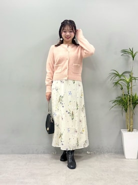 「natural couture（ナチュラルクチュール）のフラワースパンコールポケ付きカーディガン（ニット/セーター、ピンク系）」を使った、かなみさん（レディース・156cm）の夏コーディネート