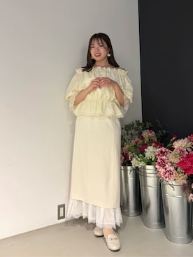 「natural couture（ナチュラルクチュール）のチューリップ柄オフショルペプラムブラウス（シャツ/ブラウス、イエロー系）」を使った、かなみさん（レディース・156cm）の春コーディネート
