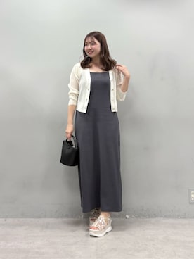 「natural couture（ナチュラルクチュール）のカップ付きキャミワンピース（ワンピース、ブラック系）」を使った、かなみさん（レディース・156cm）の春コーディネート