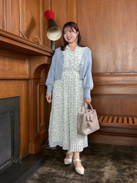 「natural couture（ナチュラルクチュール）のちびパール釦カーデ（カーディガン/ボレロ、ブルー系）」を使った、かなみさん（レディース・156cm）の夏コーディネート
