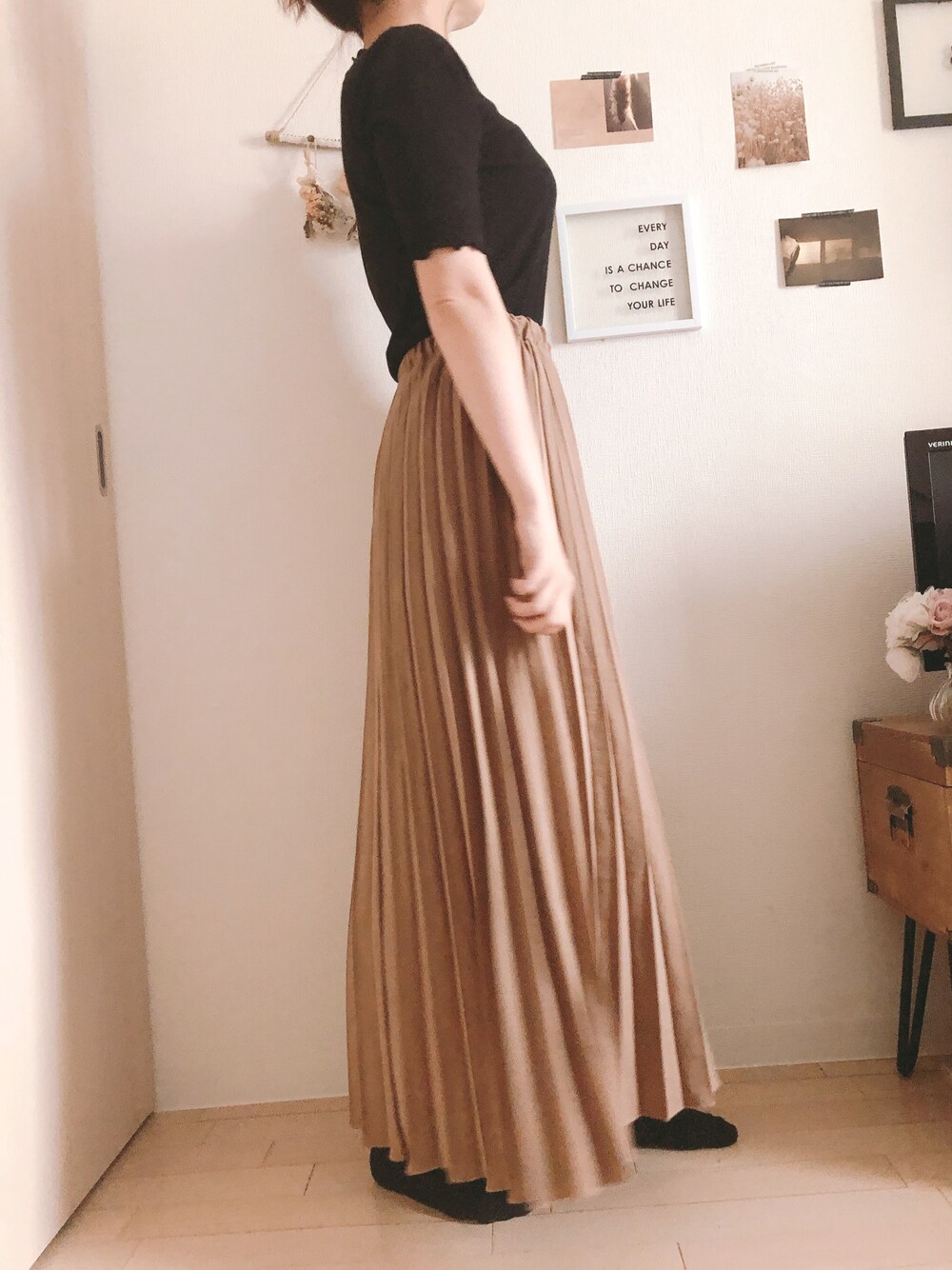 「淡色コーデ、淡色、シンプルコーデ、ブラウンコーデ、ベージュコーデ、お洒落さんとつながりたい」｜「fifthのプリーツスカート（スカート、ベージュ系）」を使った、Tabiさん（レディース・163cm）の夏コーディネートの1枚目の写真
