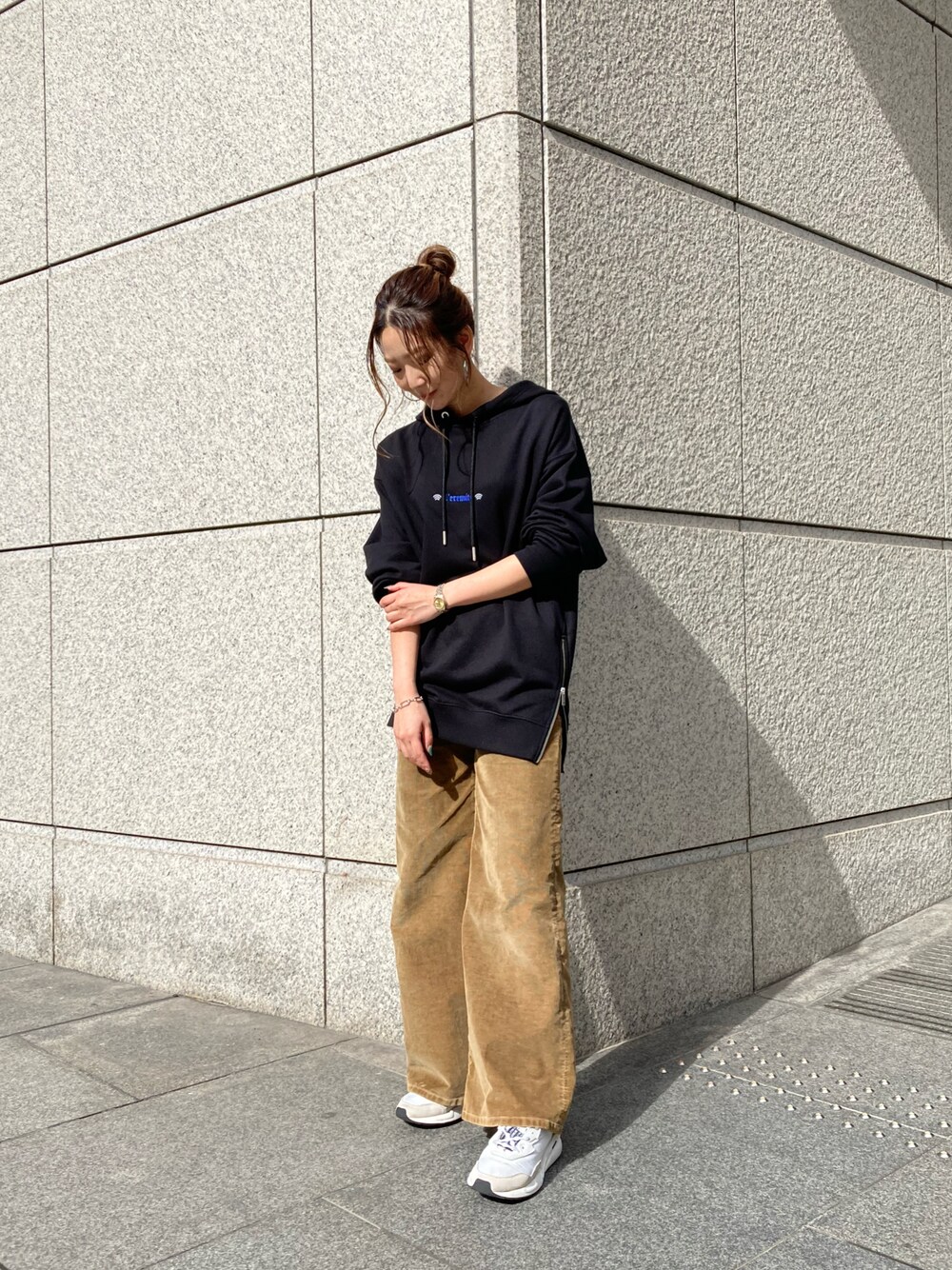 DIESELのスウェットを使った「フレアパンツ」の人気ファッション