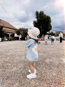 「SHEINのアイテム（スニーカー、ホワイト系）」を使った、uuuiさん（キッズ・100cm）の夏コーディネート