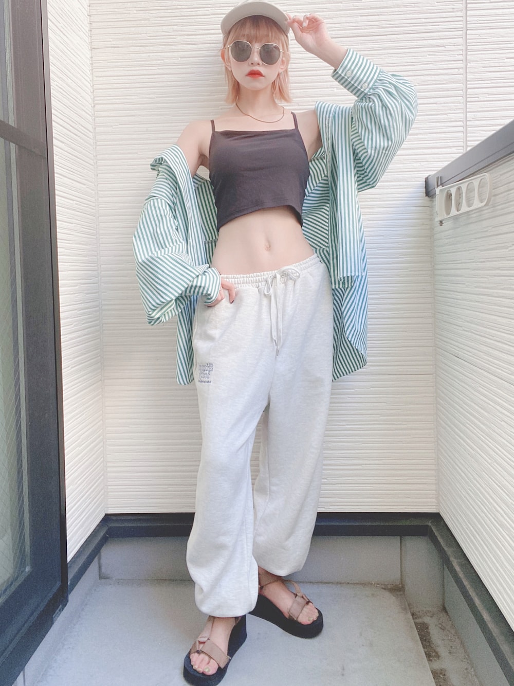 「夏コーデ、ラクチンコーデ、低身長女子、リラックススタイル、GU、スウェット、ストリート、ラフ、お洒落さんとつながりたい」｜「GUのアイテム（キャミソール、ブラック系）」を使った、shiroさん（レディース・153cm）の夏コーディネートの1枚目の写真