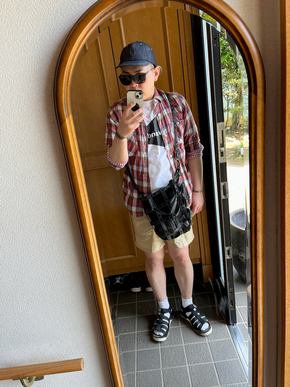 「and wanderのアイテム（キャップ、ブルー系）」を使った、じゅんさん（メンズ・176cm）の春コーディネートの1枚目の写真