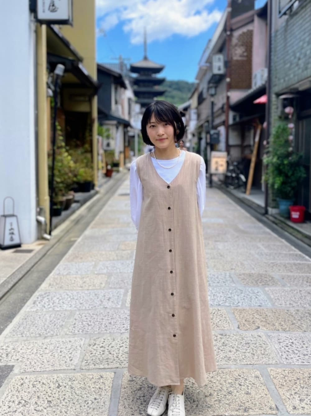 「ワンピース、シンプルコーデ、大人カジュアル、低身長コーデ、ルクールブラン、anana、京都、変身、ジレ、ジレワンピース」｜「le.coeur blancのアイテム（ワンピース、ベージュ系）」を使った、YURIEさん（骨格ウェーブ・レディース・153cm）の秋コーディネートの1枚目の写真