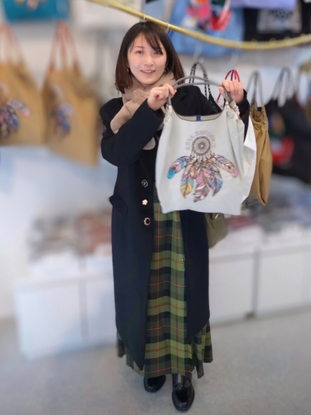 「似合うラボに行こう、カジュアルコーデ、大人女子、チェック、キレイめコーデ、MARY QUANT、リリーブラウン、オニールオブダブリン、スカート、ファー小物、おでかけコーデ、きまわしコーデ、ボールチェーン」｜「O'NEIL of DUBLINの【O’NEIL OF DUBLIN / オニールオブダブリン】チェックスカート（スカート、グリーン系）」を使った、YURIEさん（骨格ウェーブ・レディース・153cm）の冬コーディネートの1枚目の写真