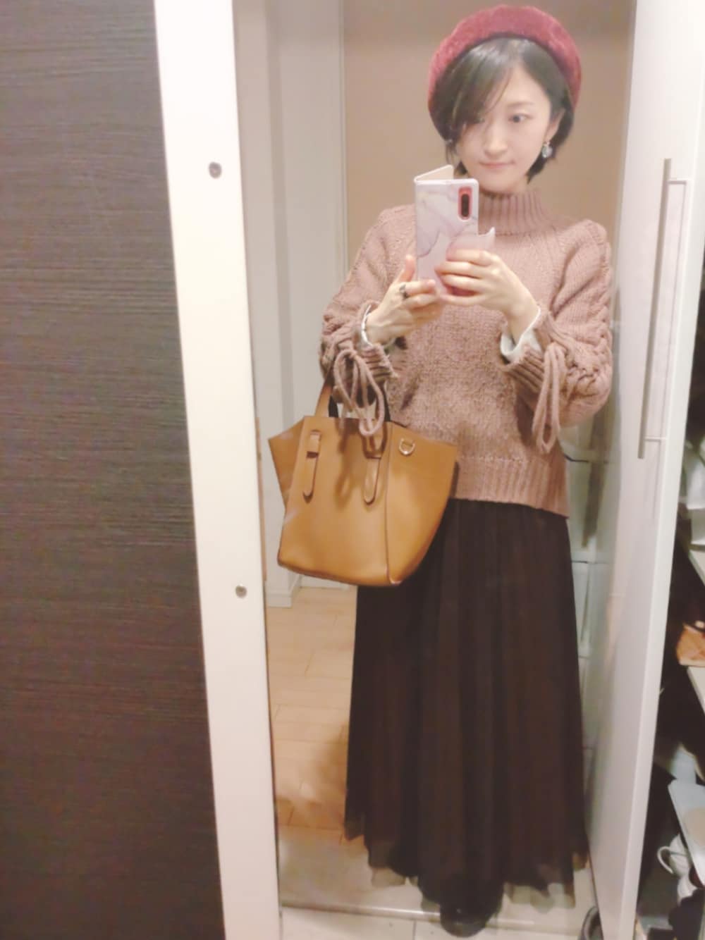 「BEAMS HEARTのBEAMS HEART / 2WAY コンビ ショルダーバッグ（ショルダーバッグ、ブラウン系）」を使った、YURIEさん（レディース・153cm）の冬コーディネートの1枚目の写真