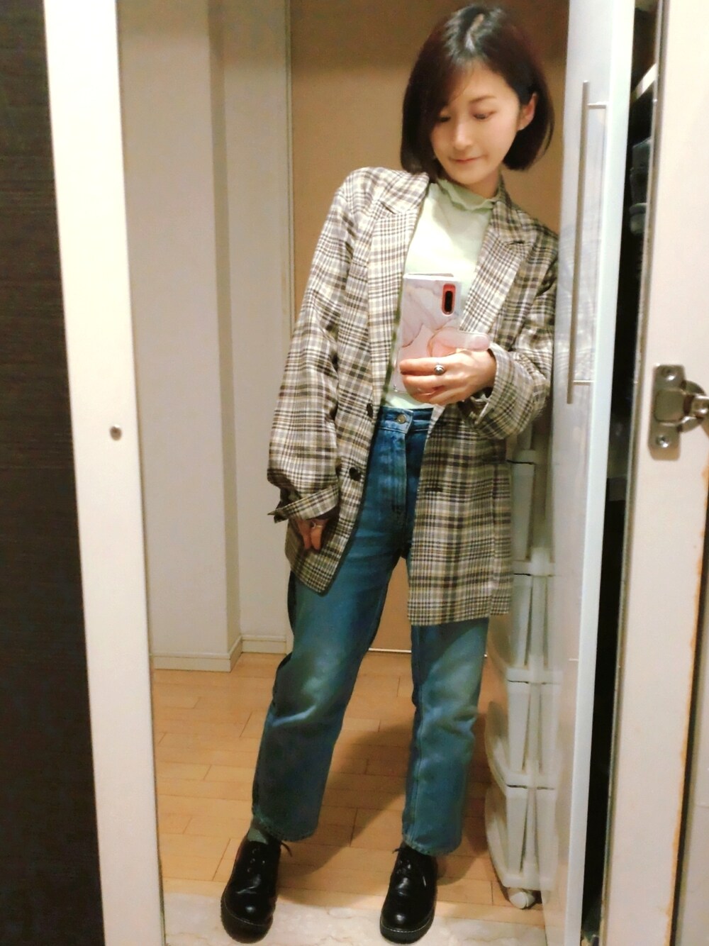 「春服みてみて、春カラー、春コーデ、着回しコーデ、パンツスタイル、カジュアル、デニム、ジャケット、チェック柄に恋してる、チェックジャケット、グリーンコーデ」｜「Ungridの【10周年限定】オーガニックコットンバイカラーデニム（デニムパンツ、ブルー系）」を使った、YURIEさん（レディース・153cm）の春コーディネートの1枚目の写真