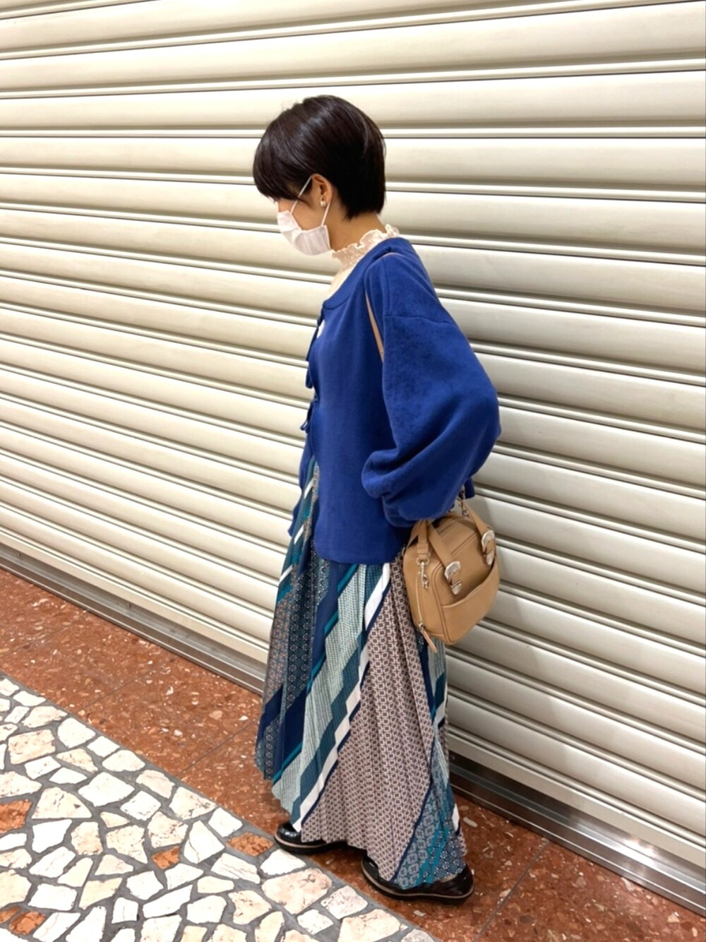 「秋冬コーデ、オトナカジュアル、大人かわいい、着回しコーデ、秋のコーデ、おしゃれさんと繋がりたい、ootd、ゆるコーデ、カーディガン、スタディオクリップ(studio CLIP)、ROSE BUD、柄スカート、ロングスカート」｜「ROSE BUDのアイテム（スカート、ブルー系）」を使った、YURIEさん（骨格ウェーブ・レディース・153cm）の秋コーディネートの1枚目の写真