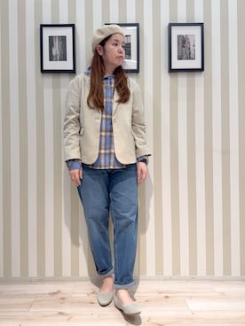 「SHOO・LA・RUE（シューラルー）の【SHOO・LA・RUE DENIM】大人のきれいめカジュアルに デニムテーパードパンツ（デニムパンツ、ブルー系）」を使った、miiii54さん（レディース）の春コーディネート