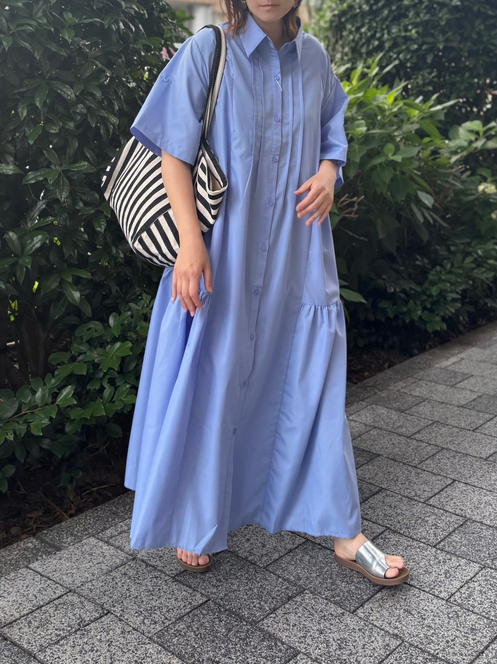 シャツワンピースを使った「サックスブルー」の人気ファッション