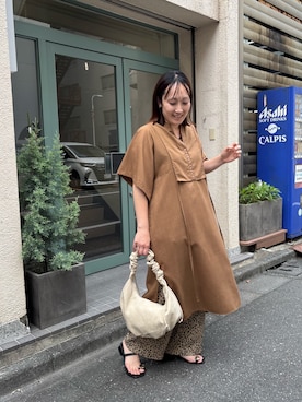 「CORNERS（コーナーズ）のCORNERS by KR スラブジョーゼットカフタンシャツワンピース（シャツワンピース、オレンジ系）」を使った、yuminyさん（レディース・163cm）の夏コーディネート