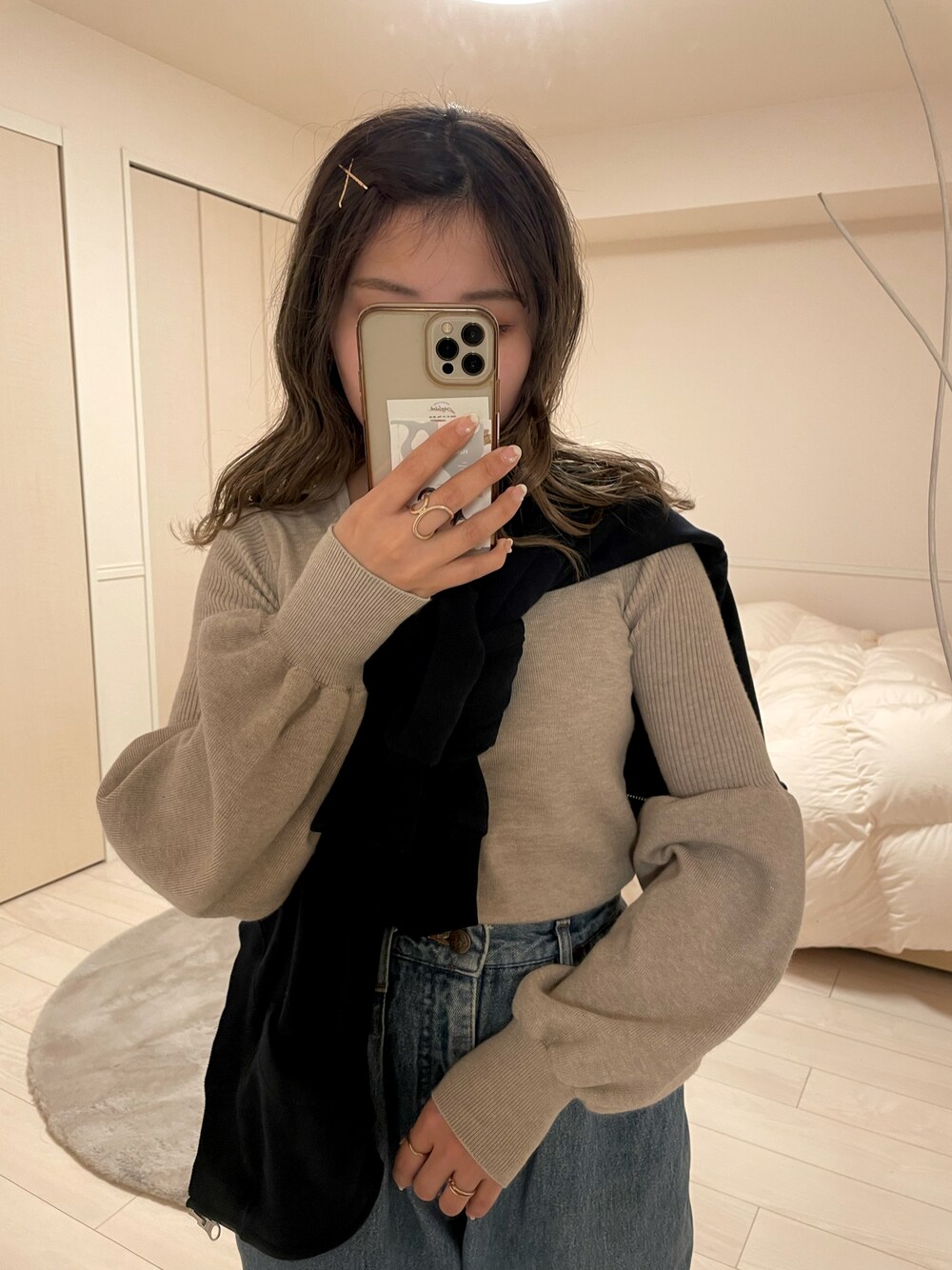 「シンプルコーデ、パンツコーデ、低身長コーデ、プチプラ、ベージュ、ボリューム袖、デニムパンツ、ショート丈トップス、今日のコーデ」｜「GRLのアイテム（ニット/セーター、ベージュ系）」を使った、hakanaさん（レディース・148cm）の冬コーディネートの1枚目の写真