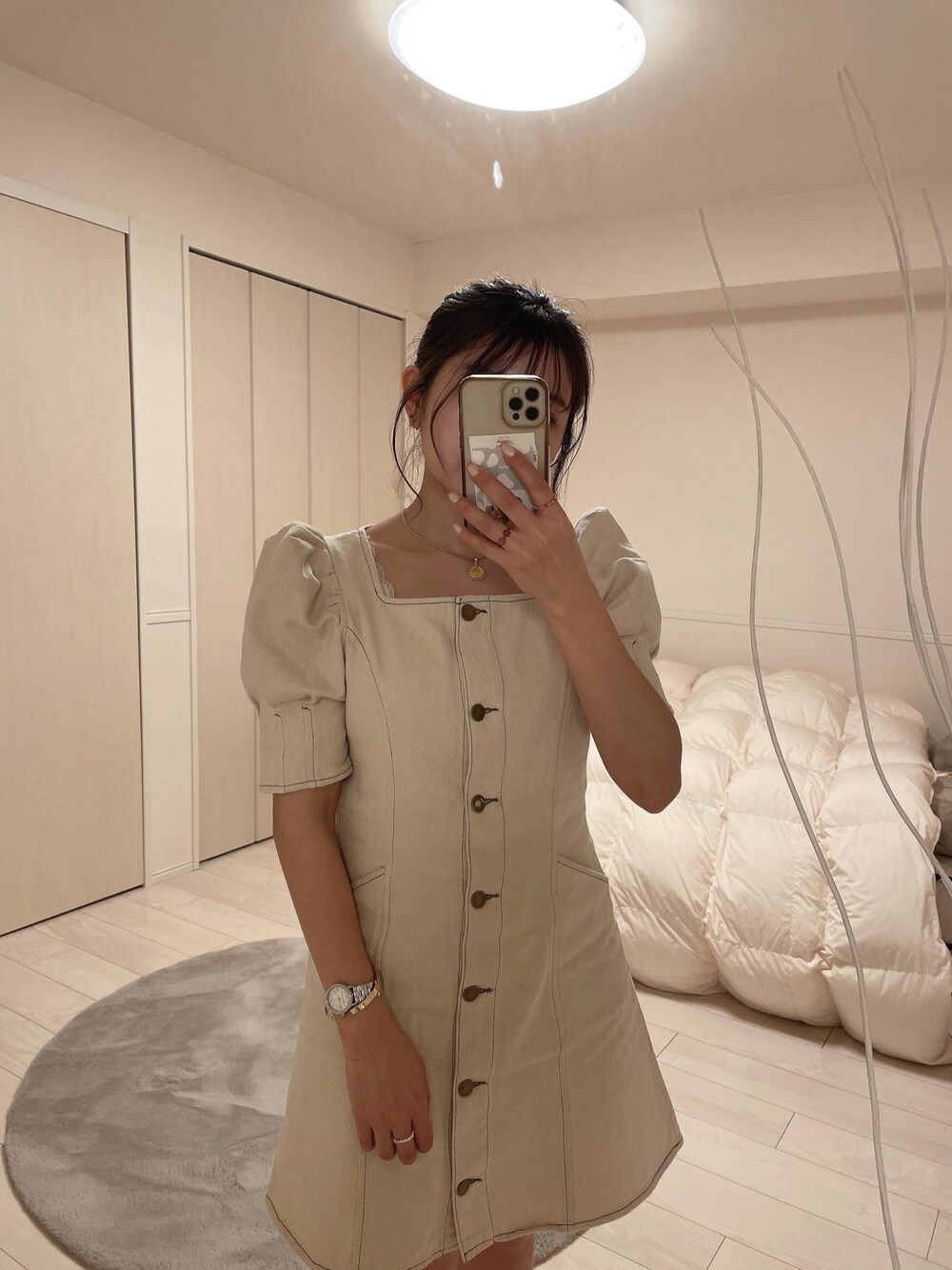 「春コーデ、カジュアルコーデ、ootd、大人ガーリー、お出かけコーデ、低身長、今日のコーデ、デニムワンピース」｜「FREE'S MARTのフロントボタンパフ袖ミニワンピース（ワンピース、ホワイト系）」を使った、hakanaさん（レディース・148cm）の春コーディネートの1枚目の写真