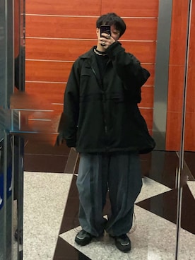 「oversize」｜「アイテム（ミリタリージャケット）」を使った、アールさん（メンズ・168cm）の冬コーディネート