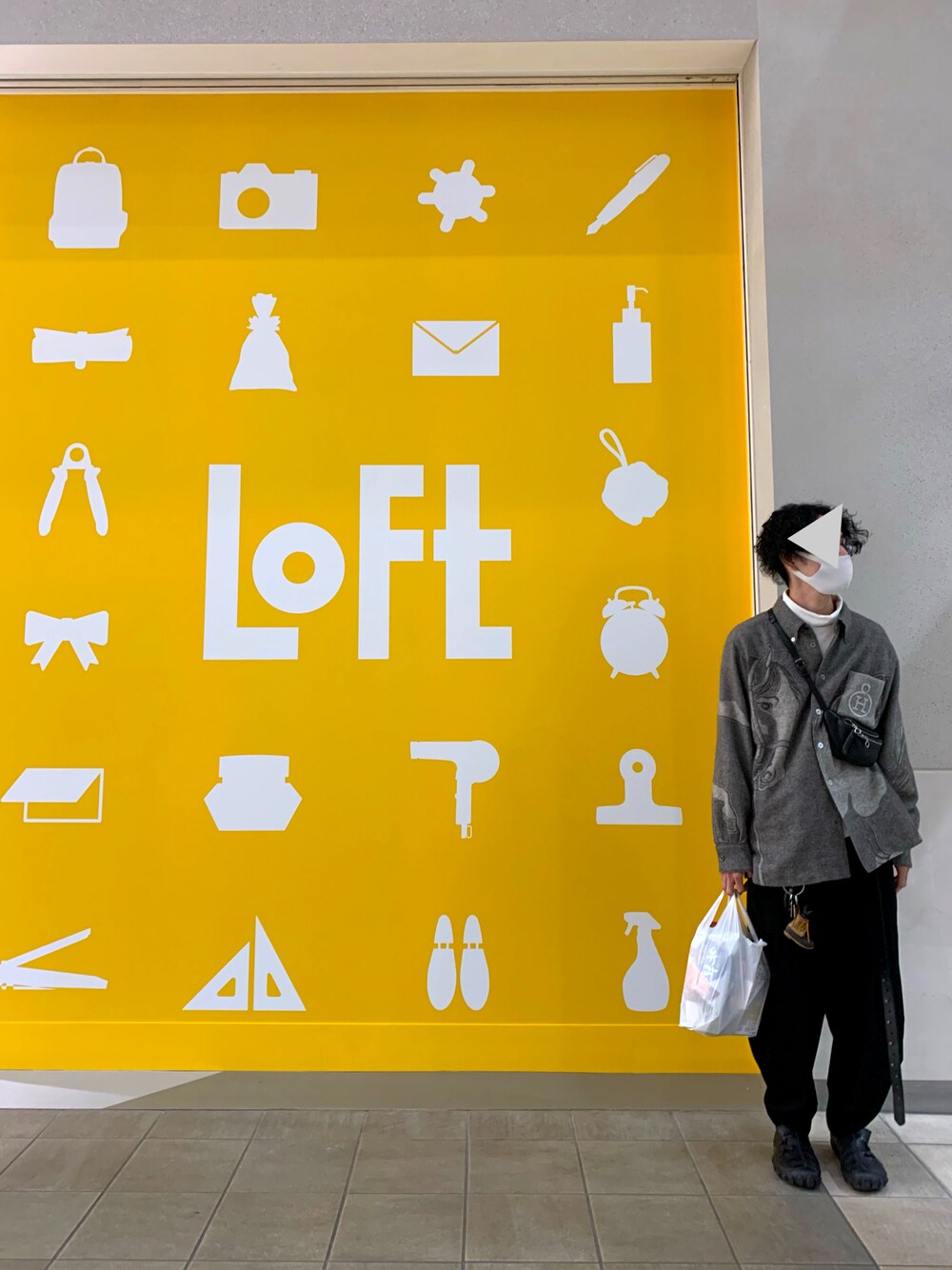 「HERMES、秋服、モード、レザー、買い物、スラックス、ヴィンテージ、ハイネック、バルーンパンツ、ジブリ」｜「HERMESのアイテム（シャツ/ブラウス、グレー系）」を使った、N△G△NEGIさん（メンズ・178cm）の秋コーディネートの1枚目の写真