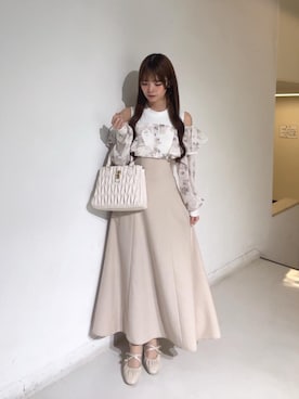 「MAJESTIC LEGON（マジェスティックレゴン）の【WEB限定XLサイズあり】レディギャザーストラップパンプス（パンプス、ホワイト系）」を使った、さえさん（レディース・155cm）の冬コーディネート