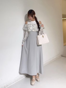 「MAJESTIC LEGON（マジェスティックレゴン）の【WEB限定XLサイズあり】レディギャザーストラップパンプス（パンプス、ホワイト系）」を使った、さえさん（レディース・155cm）の春コーディネート