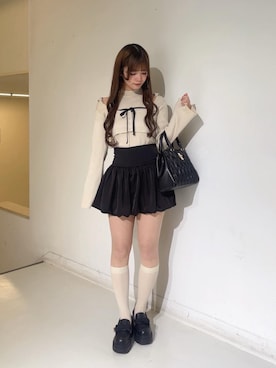 「MAJESTIC LEGON（マジェスティックレゴン）のクラシカルスクエアハンドバッグ（ショルダーバッグ、ブラック系）」を使った、さえさん（レディース・155cm）の春コーディネート