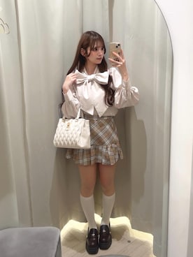 「MAJESTIC LEGON（マジェスティックレゴン）のクラシカルスクエアハンドバッグ（ショルダーバッグ、ホワイト系）」を使った、さえさん（レディース・155cm）の春コーディネート