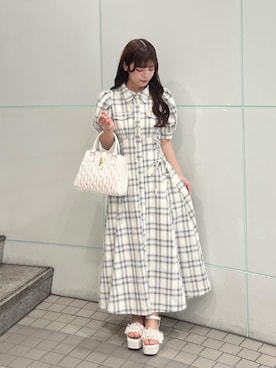 「MAJESTIC LEGON（マジェスティックレゴン）のクラシカルスクエアハンドバッグ（ショルダーバッグ、ホワイト系）」を使った、さえさん（レディース・155cm）の春コーディネート
