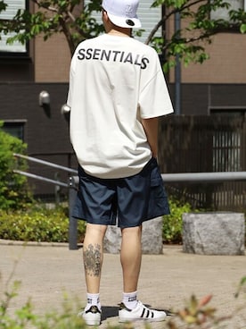 「FOG ESSENTIALS（エフオージーエッセンシャルズ）のアイテム（Tシャツ/カットソー）」を使った、平石 智大さん（メンズ・175cm）の夏コーディネート