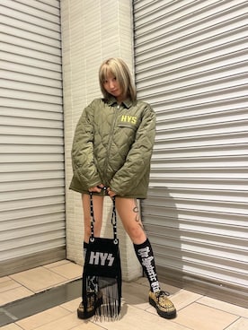 「HYSTERIC GLAMOUR（ヒステリックグラマー）のロゴスタッズ フリンジミニバッグ（ショルダーバッグ）」を使った、pyoko120さん（レディース・156cm）の秋コーディネート