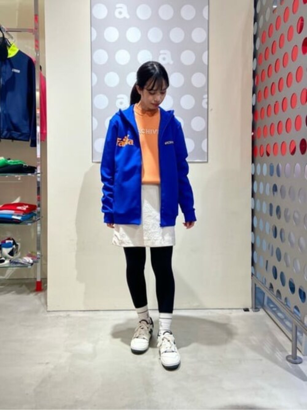 パーカー（ブルー系）を使った「ジップアップ」の人気ファッション