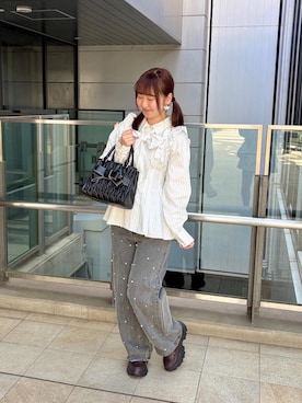 「MAJESTIC LEGON（マジェスティックレゴン）のクラシカルスクエアリボンバッグ（ショルダーバッグ、ブラック系）」を使った、りっかさん（レディース・156cm）の春コーディネート