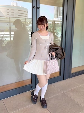 「MAJESTIC LEGON（マジェスティックレゴン）のクラシカルスクエアハンドバッグ（ショルダーバッグ、ピンク系）」を使った、りっかさん（レディース・156cm）の春コーディネート