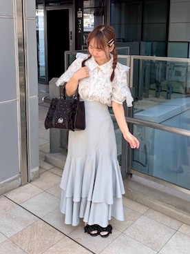 「MAJESTIC LEGON（マジェスティックレゴン）のキラキラレースアップマーメイドスカート（スカート、グレー系）」を使った、りっかさん（レディース・156cm）の春コーディネート